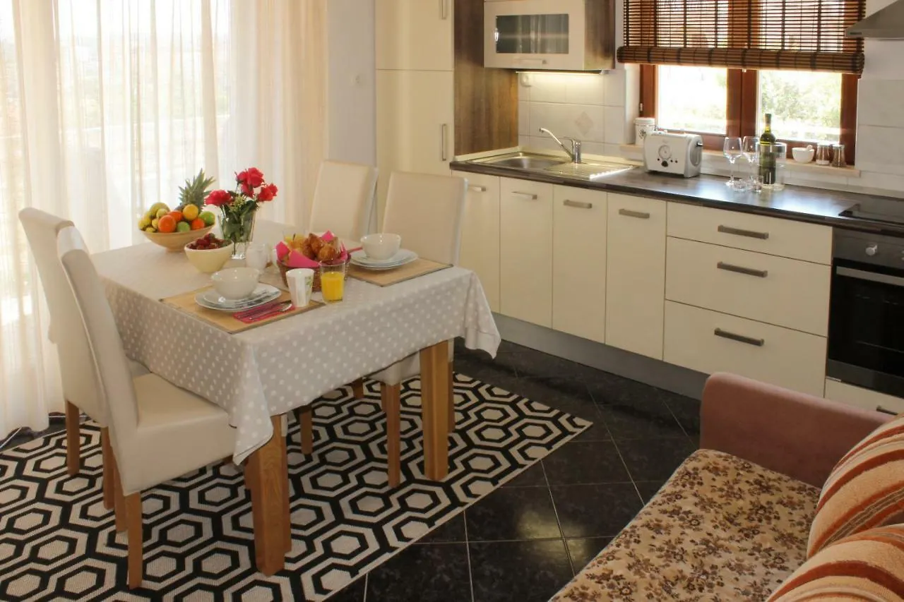 Apartments Hrabar Trogir