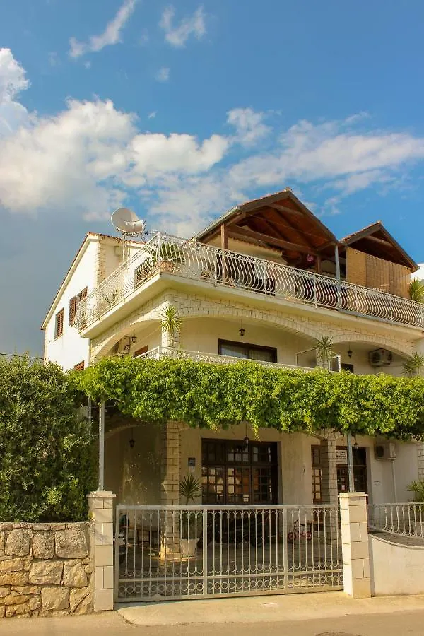 Apartments Hrabar Trogir