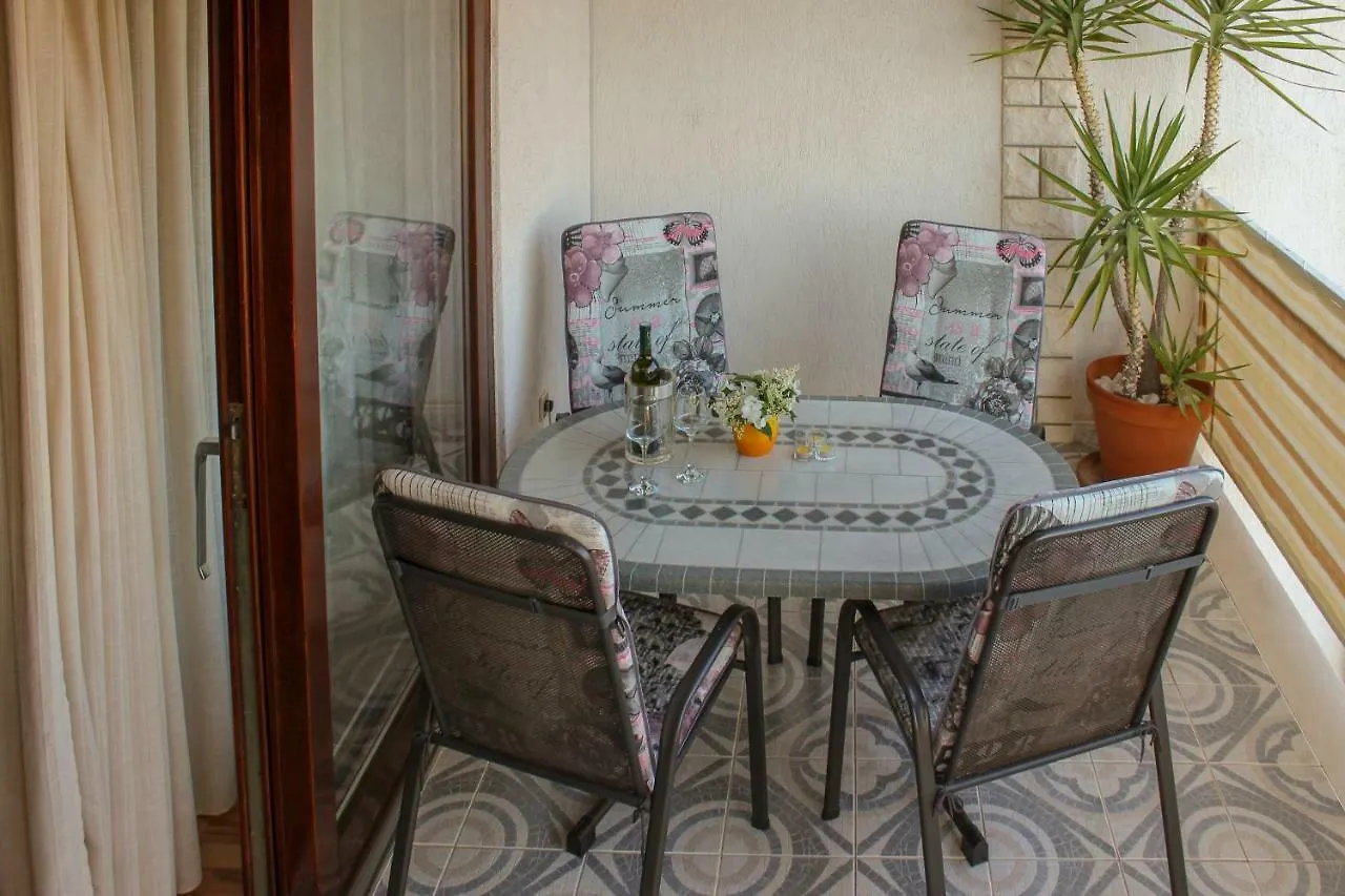 Apartments Hrabar Trogir 0*,